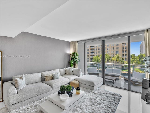 4 of 44 - 2950 Ne 188th St 312, Aventura, FL