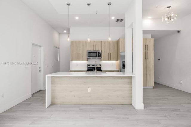 4 of 34 - 4369 Nw 9th St, Plantation, FL