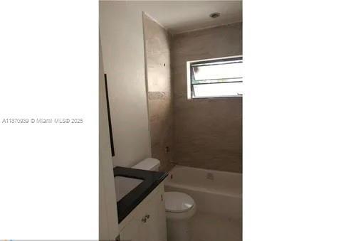 4 of 8 - 18730 Nw 8th Ave, Miami Gardens, FL