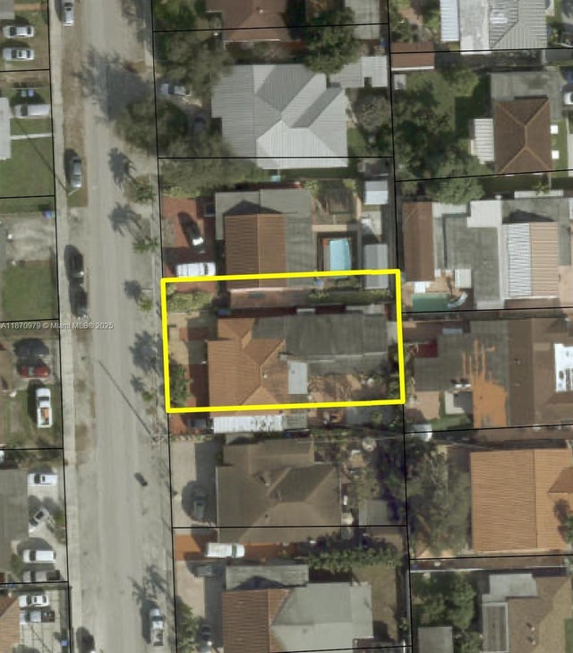 4 of 14 - 911 Nw 30th Pl, Miami, FL