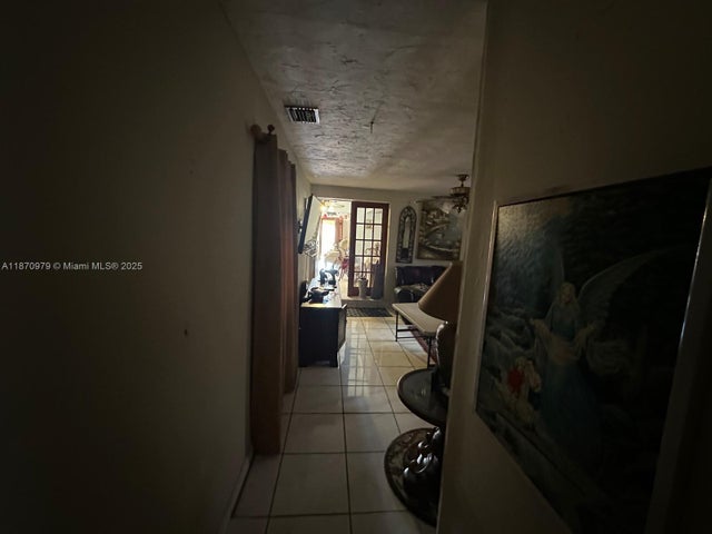 5 of 14 - 911 Nw 30th Pl, Miami, FL