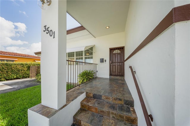 2 of 30 - 3501 Sw 87th Ave, Miami, FL