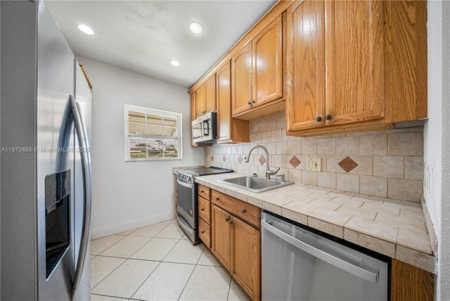 4 of 30 - 3501 Sw 87th Ave, Miami, FL