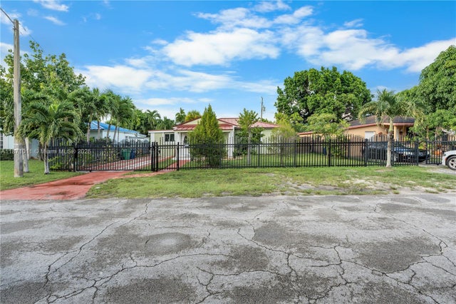 3 of 14 - 413 Nw 100th Ter, Miami, FL