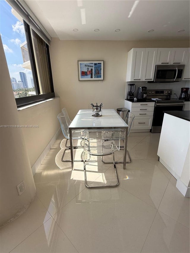 3 of 16 - 20185 E Country Club Dr 510, Aventura, FL