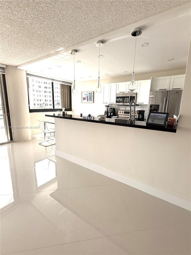 4 of 16 - 20185 E Country Club Dr 510, Aventura, FL