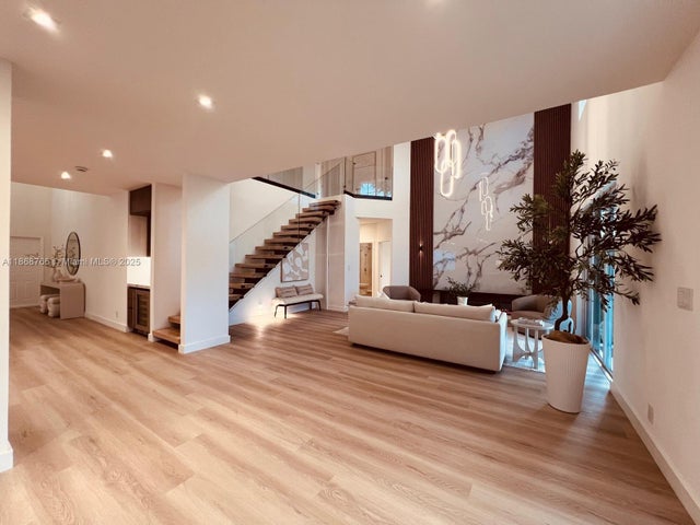 2 of 23 - 804 Crestview Cir, Weston, FL