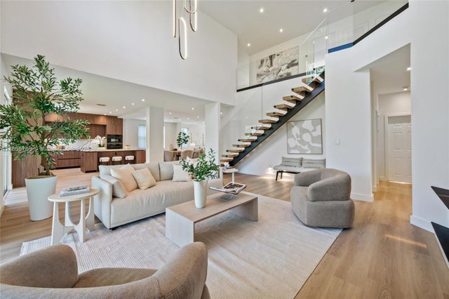 3 of 23 - 804 Crestview Cir, Weston, FL