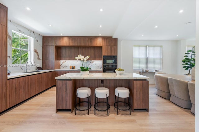 4 of 23 - 804 Crestview Cir, Weston, FL