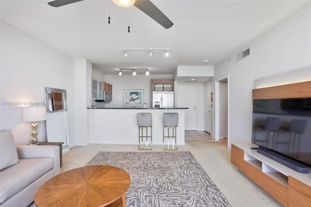 3 of 20 - 1551 N Flagler Dr 810, West Palm Beach, FL
