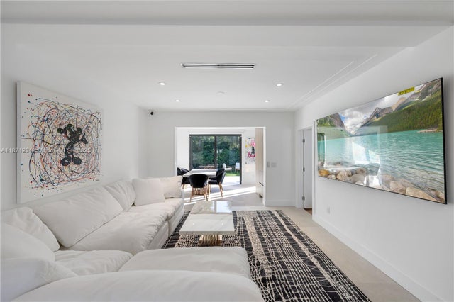 5 of 25 - 900 W 47th Ct, Miami Beach, FL