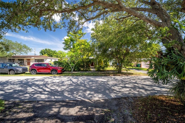 5 of 39 - 9241 Marine Dr, Cutler Bay, FL