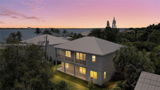 4 of 65 - 1023 Ne Orange Ave, Jensen Beach, FL
