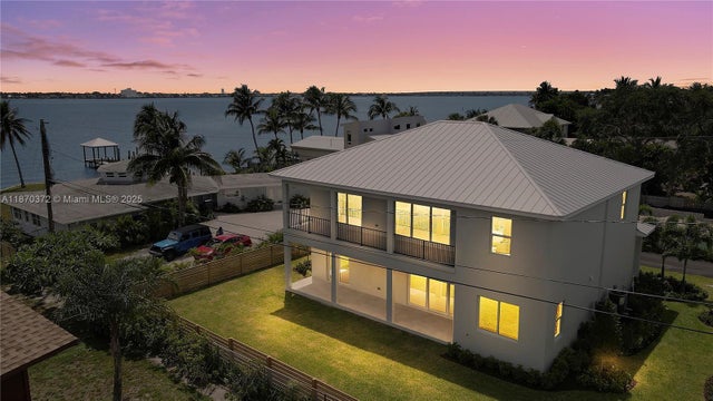 4 of 64 - 1013 Ne Orange Ave, Jensen Beach, FL