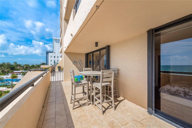 4 of 79 - 2555 Collins Ave 607, Miami Beach, FL