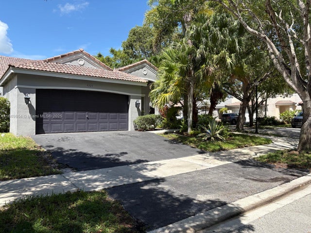 1 of 32 - 4304 Beechwood Cir, Weston, FL