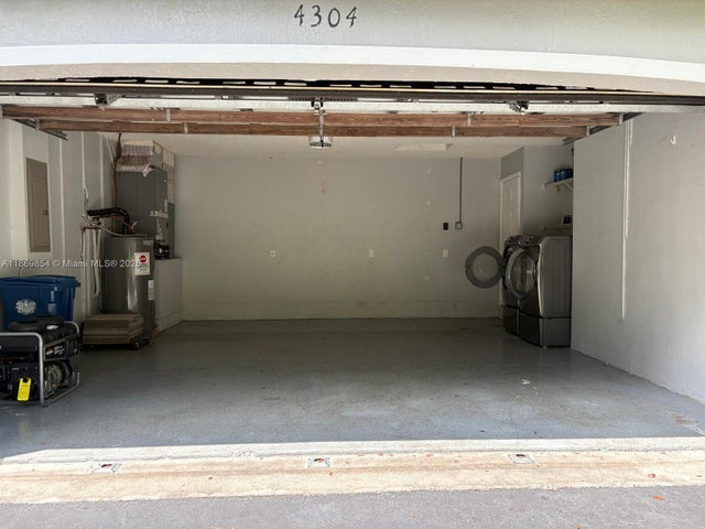 4 of 32 - 4304 Beechwood Cir, Weston, FL