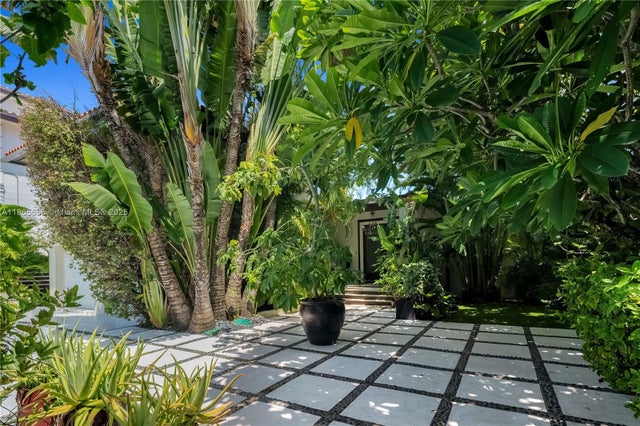 3 of 30 - 1111 N Venetian Dr, Miami, FL