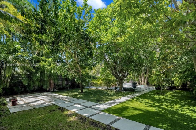 4 of 30 - 1111 N Venetian Dr, Miami, FL