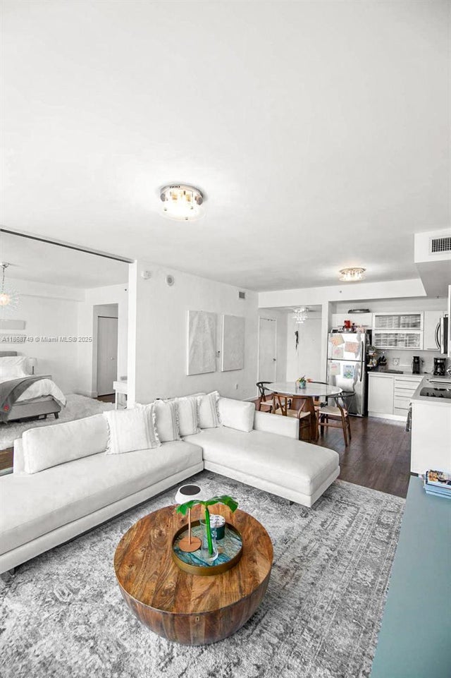 4 of 29 - 90 Sw 3rd St 2703, Miami, FL