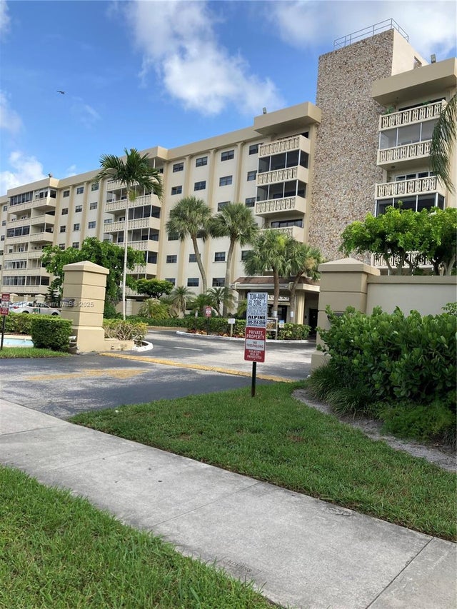 2 of 58 - 800 Ne 195th St 314, Miami, FL