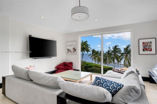 4 of 19 - 3305 S Moorings Way, Miami, FL