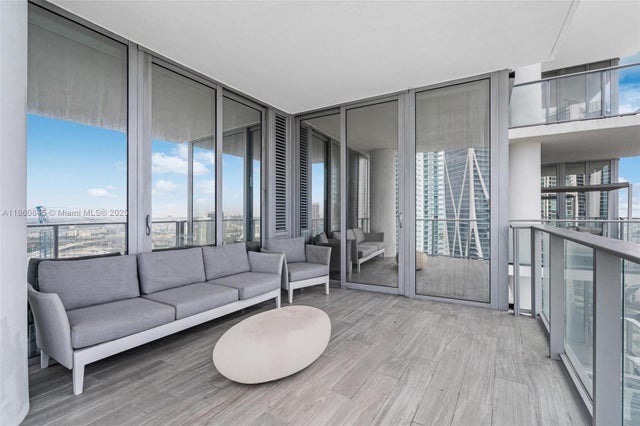 4 of 22 - 851 Ne 1st Ave 3301, Miami, FL