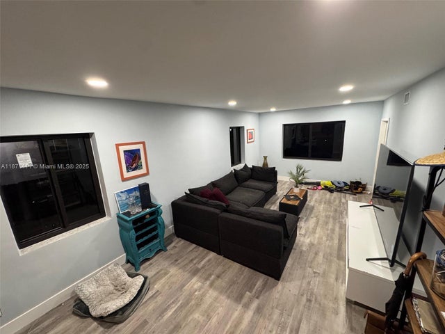 5 of 17 - 440 E 37th St, Hialeah, FL