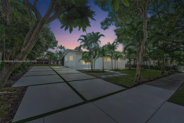2 of 50 - 21021 Ne 13th Pl, Miami, FL