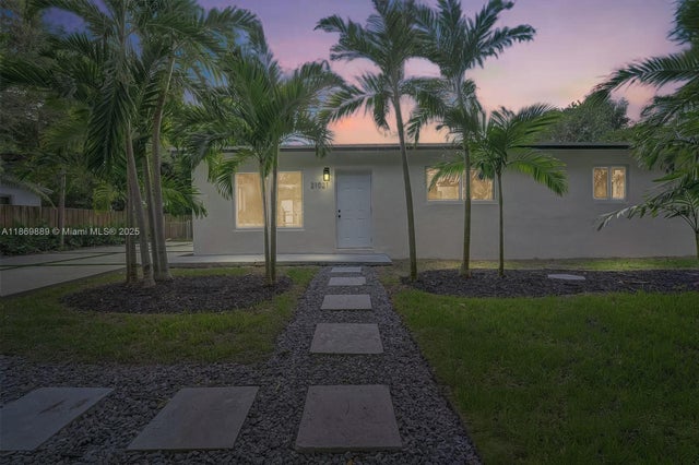 3 of 50 - 21021 Ne 13th Pl, Miami, FL