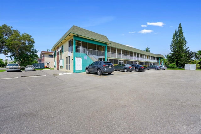1 of 9 - 2905 Pierce St 17, Hollywood, FL