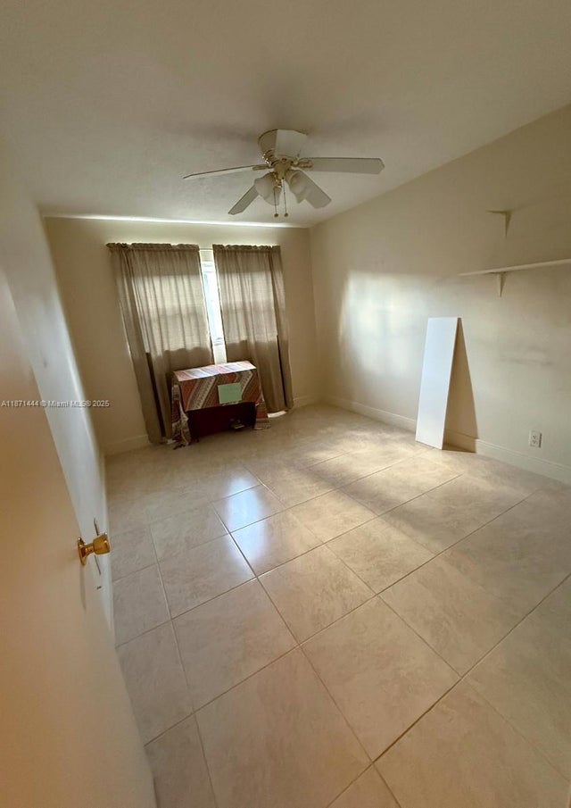 4 of 9 - 2905 Pierce St 17, Hollywood, FL