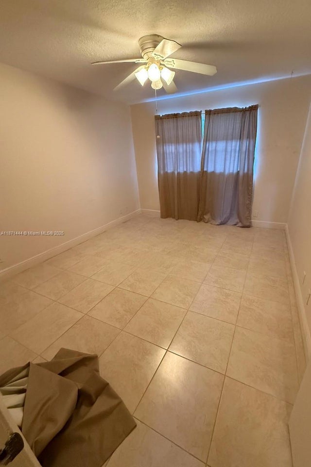 5 of 9 - 2905 Pierce St 17, Hollywood, FL