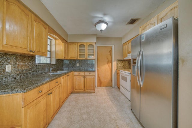 2 of 35 - 3251 S Lake Dr, Miami, FL