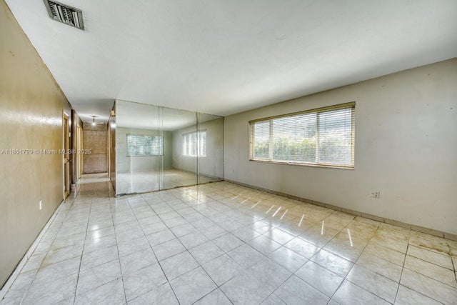 5 of 35 - 3251 S Lake Dr, Miami, FL