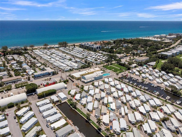 2 of 39 - 204 Flamingo Dr, Briny Breezes, FL