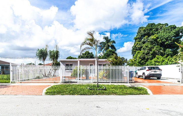 1 of 26 - 15600 Nw 157th St Rd, Miami Gardens, FL