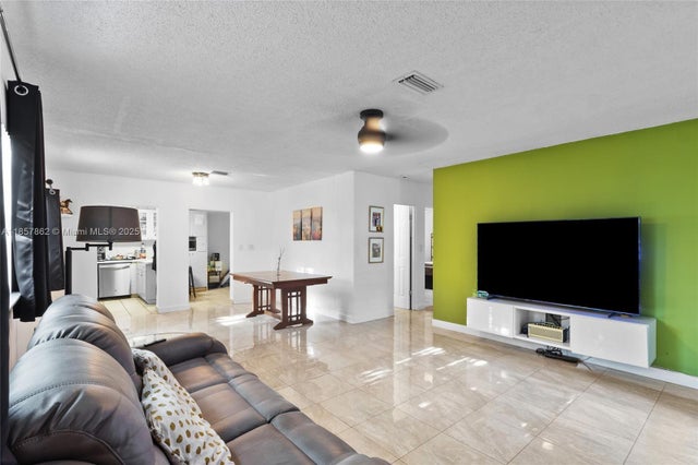 5 of 26 - 641 Ne 56th Ct, Oakland Park, FL