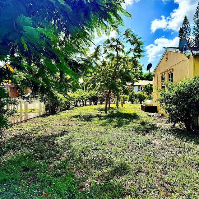 4 of 11 - 17001 Ne 6th Ct, North Miami Beach, FL