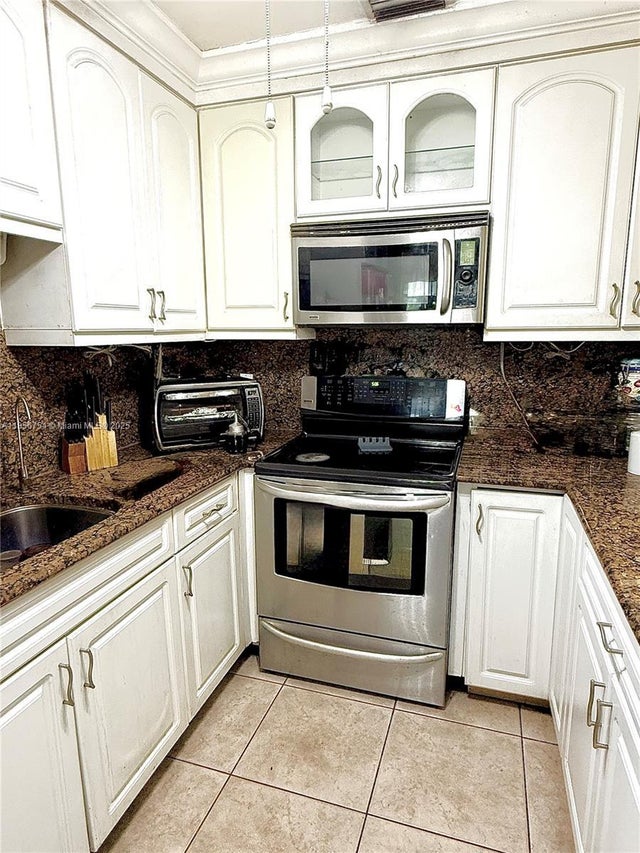 5 of 11 - 17001 Ne 6th Ct, North Miami Beach, FL