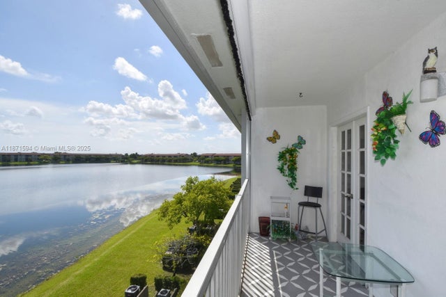 1401 Sw 134th Way 402c, Pembroke Pines