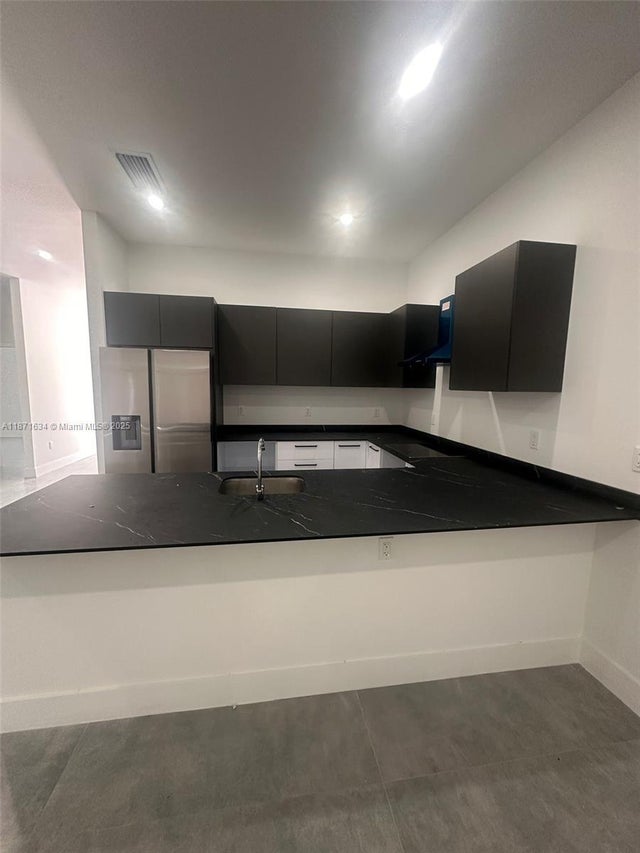 5 of 22 - 2423 Nw 23rd Ln, Fort Lauderdale, FL