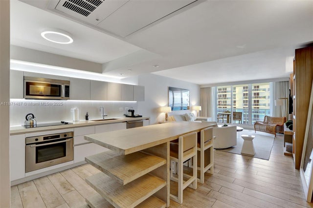 4 of 32 - 102 24th St 1213, Miami Beach, FL