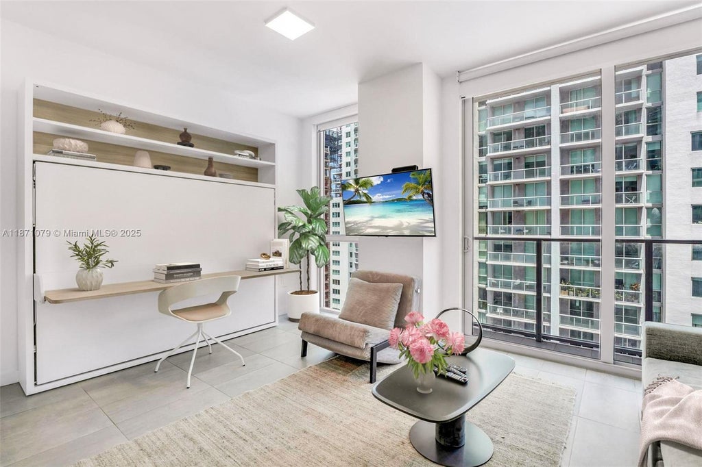 227 Ne 2nd St 2611, Miami