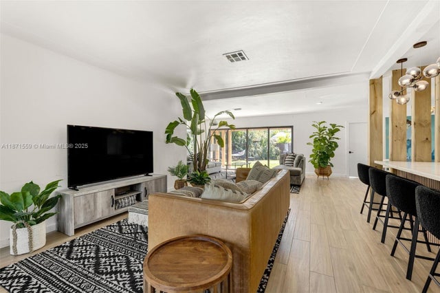 5 of 33 - 1370 71st St, Miami Beach, FL