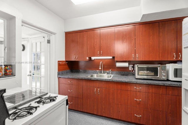 5 of 15 - 435 Nw 100th Ter, Miami, FL