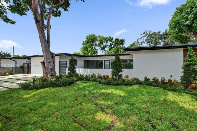 4 of 65 - 1931 Ne 186th Dr, North Miami Beach, FL