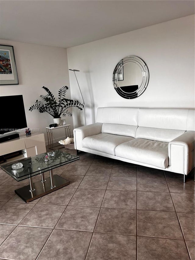 3 of 19 - 400 Leslie Dr 811, Hallandale Beach, FL