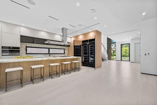 1 of 97 - 618 Ne 17th Way, Fort Lauderdale, FL