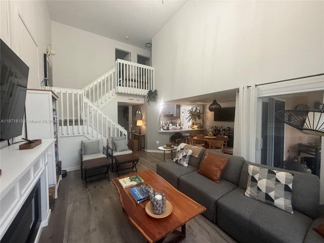 4 of 28 - 1054 Se 6th Ct, Dania Beach, FL